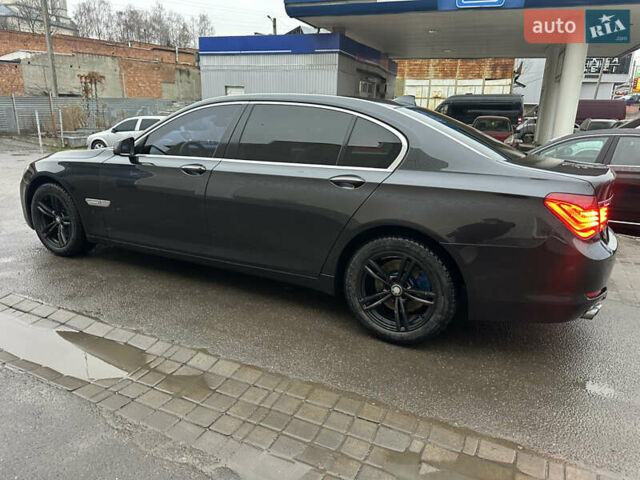 Серый БМВ 7 Серия, объемом двигателя 2.99 л и пробегом 308 тыс. км за 16500 $, фото 2 на Automoto.ua