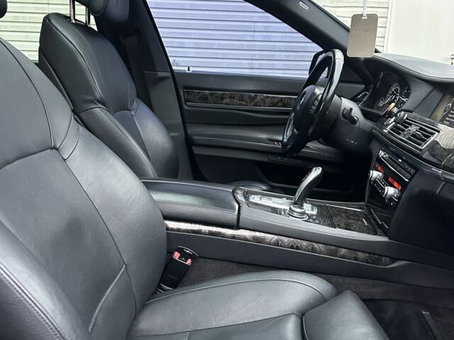 Серый БМВ 7 Серия, объемом двигателя 3 л и пробегом 308 тыс. км за 16500 $, фото 5 на Automoto.ua