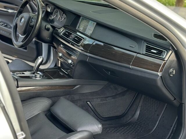 Серый БМВ 7 Серия, объемом двигателя 3 л и пробегом 210 тыс. км за 14800 $, фото 5 на Automoto.ua