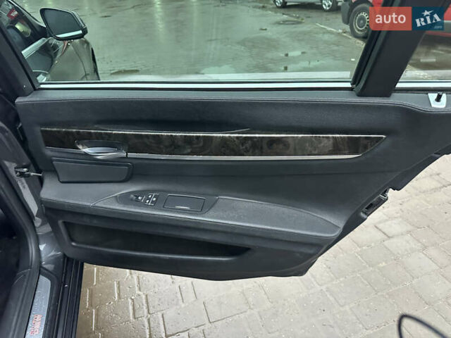 Серый БМВ 7 Серия, объемом двигателя 2.99 л и пробегом 308 тыс. км за 16500 $, фото 17 на Automoto.ua