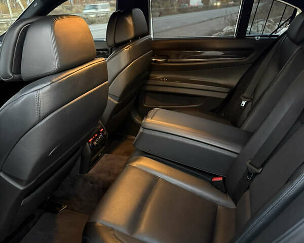 Серый БМВ 7 Серия, объемом двигателя 2.98 л и пробегом 343 тыс. км за 11500 $, фото 20 на Automoto.ua