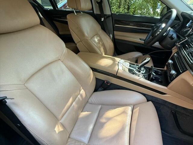 Серый БМВ 7 Серия, объемом двигателя 3 л и пробегом 218 тыс. км за 17800 $, фото 4 на Automoto.ua