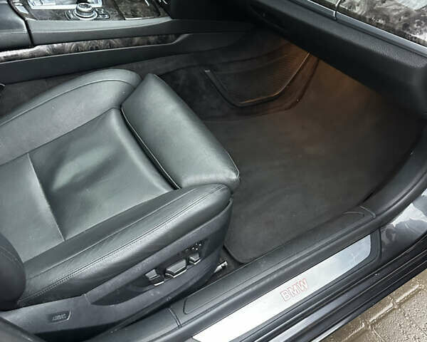 Серый БМВ 7 Серия, объемом двигателя 2.99 л и пробегом 308 тыс. км за 16500 $, фото 4 на Automoto.ua