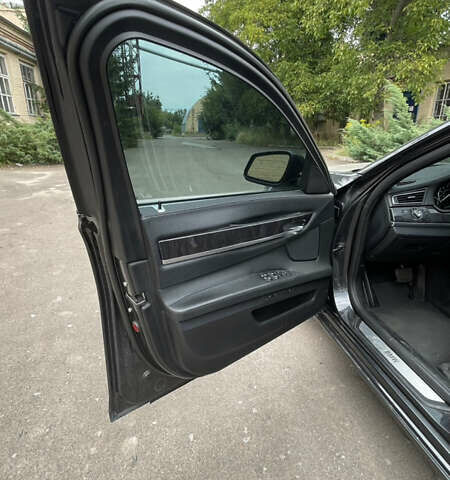 Серый БМВ 7 Серия, объемом двигателя 2.98 л и пробегом 260 тыс. км за 12100 $, фото 16 на Automoto.ua