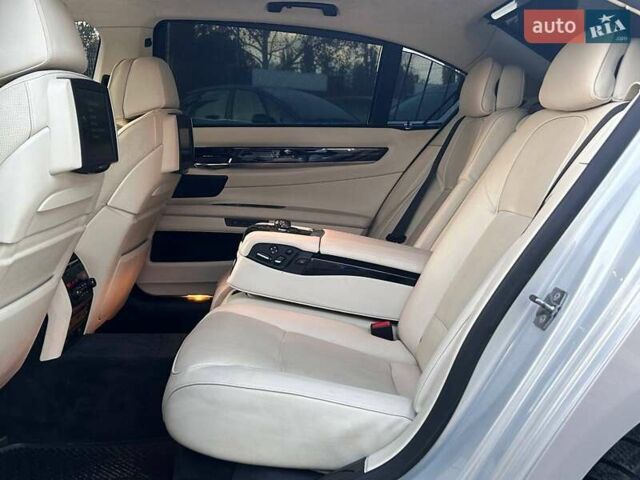 Серый БМВ 7 Серия, объемом двигателя 4.4 л и пробегом 67 тыс. км за 17500 $, фото 39 на Automoto.ua