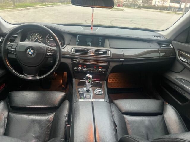 Серый БМВ 7 Серия, объемом двигателя 3 л и пробегом 305 тыс. км за 10999 $, фото 7 на Automoto.ua