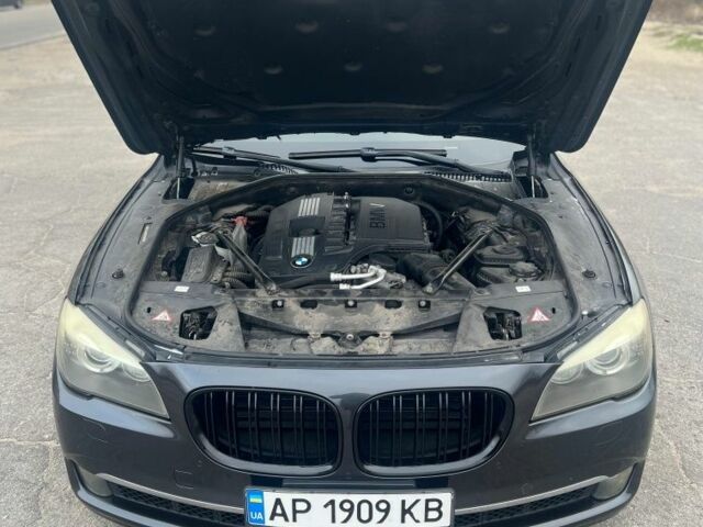 Серый БМВ 7 Серия, объемом двигателя 3 л и пробегом 305 тыс. км за 10999 $, фото 6 на Automoto.ua
