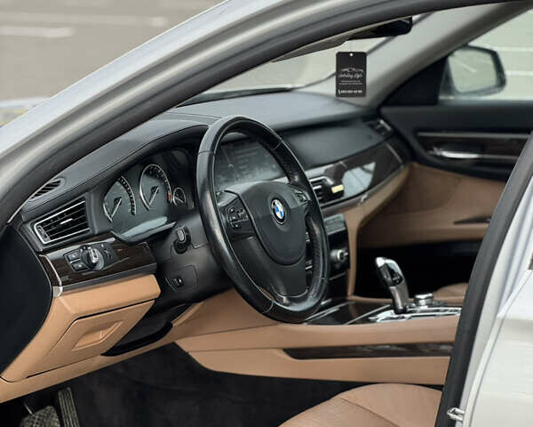 Серый БМВ 7 Серия, объемом двигателя 3 л и пробегом 333 тыс. км за 10500 $, фото 5 на Automoto.ua