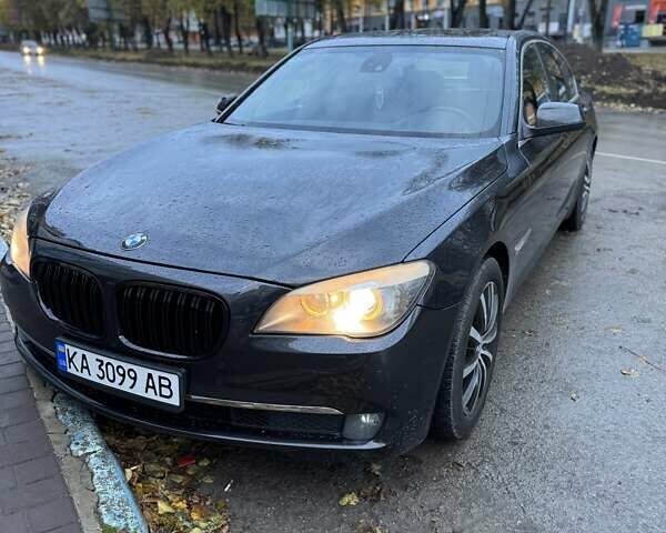 Серый БМВ 7 Серия, объемом двигателя 2.99 л и пробегом 234 тыс. км за 14000 $, фото 1 на Automoto.ua