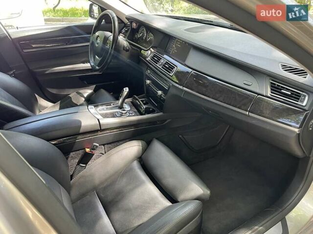 Серый БМВ 7 Серия, объемом двигателя 4.39 л и пробегом 93 тыс. км за 15500 $, фото 31 на Automoto.ua