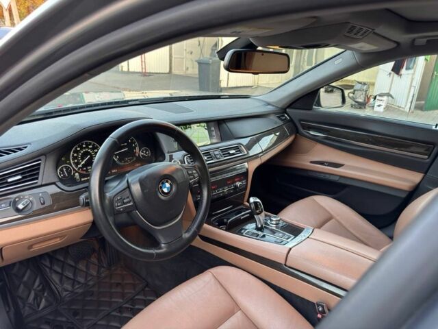 Серый БМВ 7 Серия, объемом двигателя 3 л и пробегом 170 тыс. км за 16999 $, фото 6 на Automoto.ua