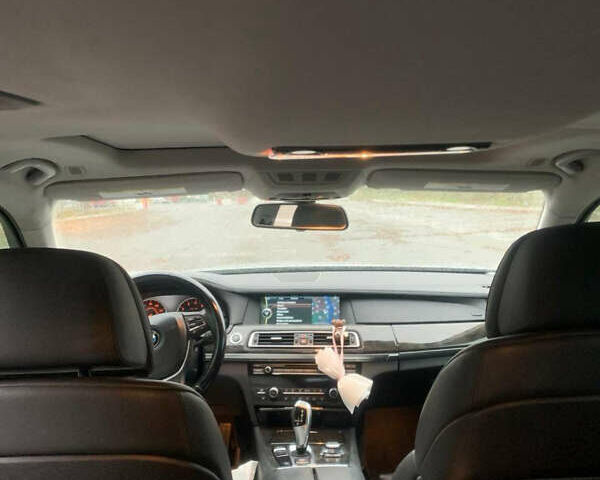 Серый БМВ 7 Серия, объемом двигателя 2.98 л и пробегом 240 тыс. км за 15700 $, фото 2 на Automoto.ua