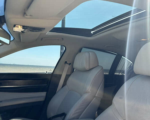 Серый БМВ 7 Серия, объемом двигателя 2.99 л и пробегом 370 тыс. км за 18500 $, фото 24 на Automoto.ua