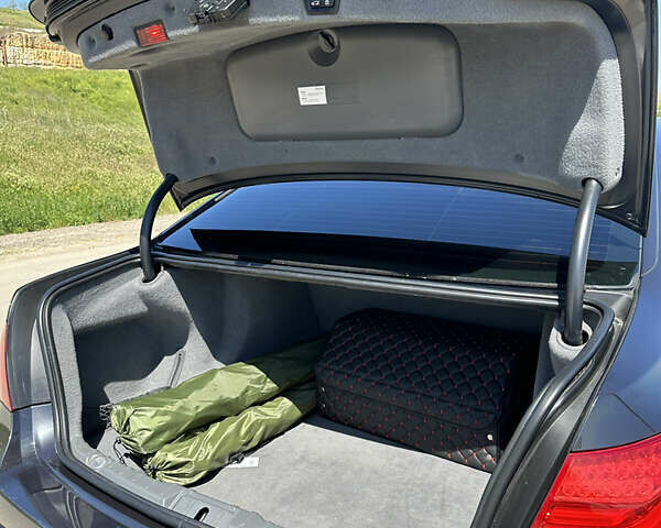 Серый БМВ 7 Серия, объемом двигателя 2.99 л и пробегом 370 тыс. км за 18500 $, фото 5 на Automoto.ua