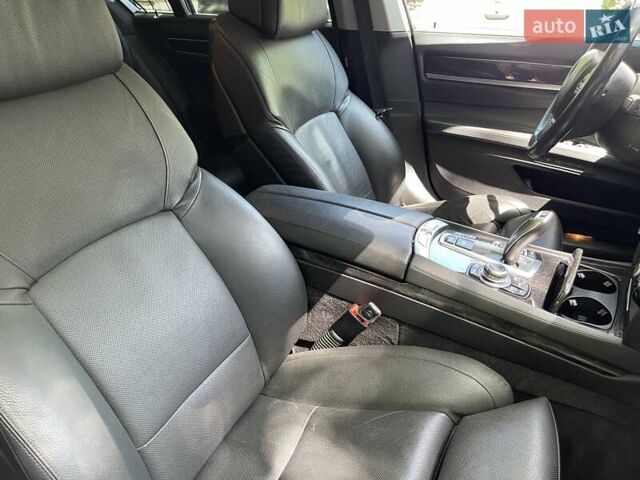 Серый БМВ 7 Серия, объемом двигателя 4.39 л и пробегом 93 тыс. км за 15500 $, фото 30 на Automoto.ua