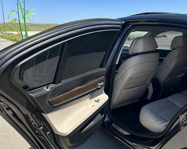 Серый БМВ 7 Серия, объемом двигателя 2.99 л и пробегом 370 тыс. км за 18500 $, фото 7 на Automoto.ua