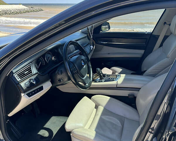 Серый БМВ 7 Серия, объемом двигателя 2.99 л и пробегом 370 тыс. км за 18500 $, фото 15 на Automoto.ua