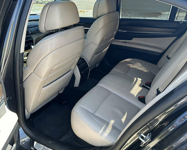 Серый БМВ 7 Серия, объемом двигателя 2.99 л и пробегом 370 тыс. км за 18500 $, фото 9 на Automoto.ua