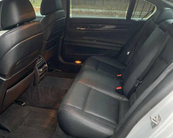 Серый БМВ 7 Серия, объемом двигателя 2.98 л и пробегом 240 тыс. км за 15700 $, фото 13 на Automoto.ua