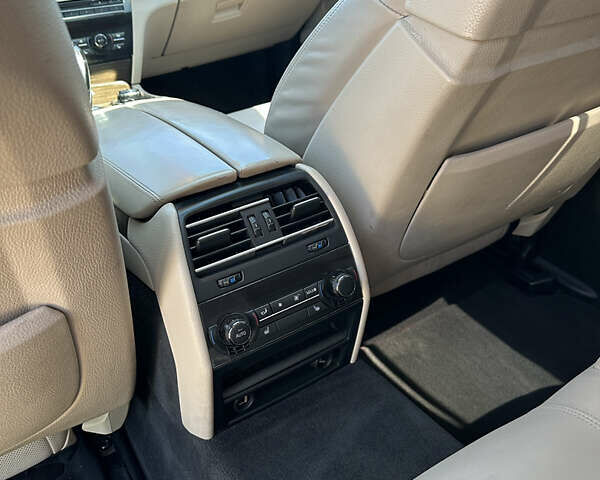 Серый БМВ 7 Серия, объемом двигателя 2.99 л и пробегом 370 тыс. км за 18500 $, фото 10 на Automoto.ua