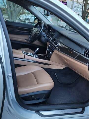 Серый БМВ 7 Серия, объемом двигателя 3 л и пробегом 312 тыс. км за 12950 $, фото 19 на Automoto.ua