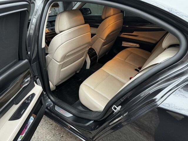 Серый БМВ 7 Серия, объемом двигателя 3 л и пробегом 231 тыс. км за 12500 $, фото 15 на Automoto.ua