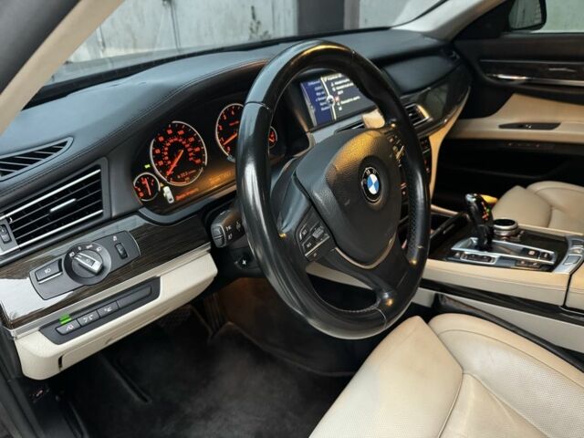 Серый БМВ 7 Серия, объемом двигателя 3 л и пробегом 231 тыс. км за 12500 $, фото 12 на Automoto.ua