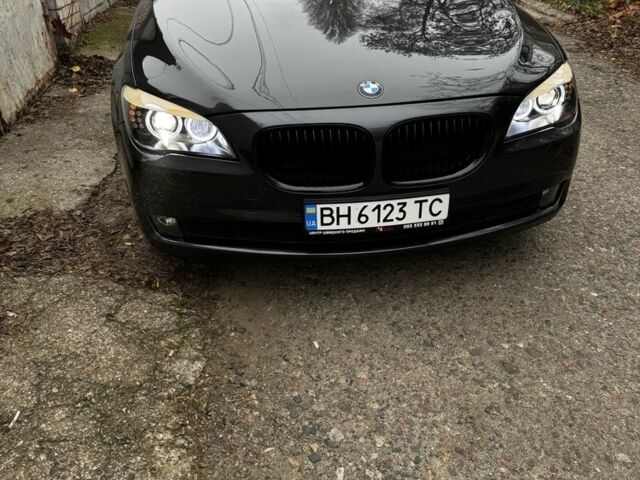 Серый БМВ 7 Серия, объемом двигателя 3 л и пробегом 231 тыс. км за 12500 $, фото 1 на Automoto.ua