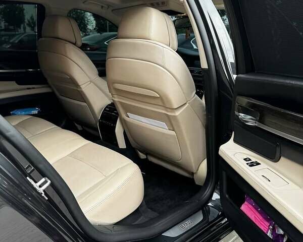 Сірий БМВ 7 Серія, об'ємом двигуна 3 л та пробігом 226 тис. км за 12900 $, фото 25 на Automoto.ua