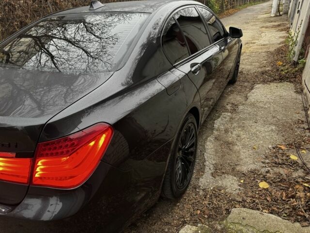 Серый БМВ 7 Серия, объемом двигателя 3 л и пробегом 231 тыс. км за 12500 $, фото 7 на Automoto.ua