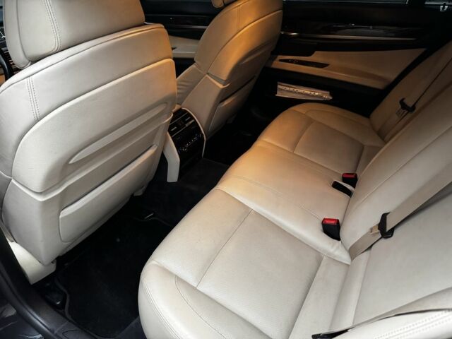 Серый БМВ 7 Серия, объемом двигателя 3 л и пробегом 231 тыс. км за 12500 $, фото 16 на Automoto.ua