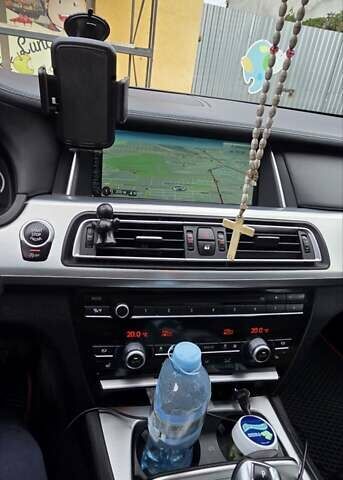 Серый БМВ 7 Серия, объемом двигателя 2.99 л и пробегом 280 тыс. км за 25000 $, фото 14 на Automoto.ua