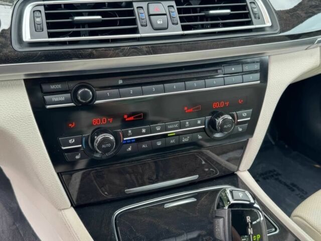 Сірий БМВ 7 Серія, об'ємом двигуна 3 л та пробігом 130 тис. км за 5500 $, фото 12 на Automoto.ua