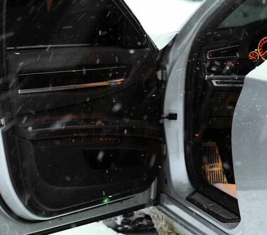 Серый БМВ 7 Серия, объемом двигателя 3 л и пробегом 240 тыс. км за 15600 $, фото 18 на Automoto.ua