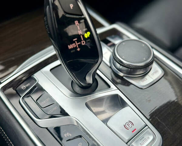 Серый БМВ 7 Серия, объемом двигателя 4.39 л и пробегом 141 тыс. км за 27777 $, фото 15 на Automoto.ua