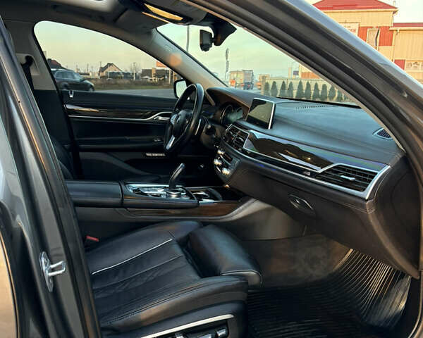 Серый БМВ 7 Серия, объемом двигателя 4.39 л и пробегом 140 тыс. км за 27500 $, фото 44 на Automoto.ua