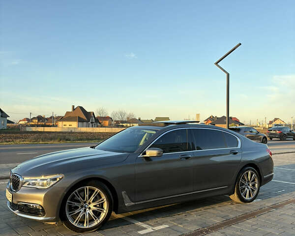 Серый БМВ 7 Серия, объемом двигателя 4.39 л и пробегом 140 тыс. км за 27500 $, фото 5 на Automoto.ua