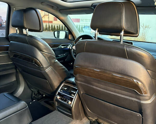 Серый БМВ 7 Серия, объемом двигателя 4.39 л и пробегом 140 тыс. км за 27500 $, фото 39 на Automoto.ua