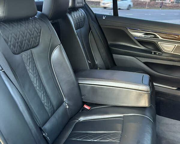 Серый БМВ 7 Серия, объемом двигателя 4.39 л и пробегом 140 тыс. км за 27500 $, фото 40 на Automoto.ua