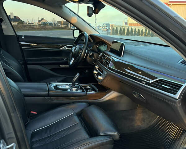 Серый БМВ 7 Серия, объемом двигателя 4.39 л и пробегом 140 тыс. км за 27500 $, фото 27 на Automoto.ua