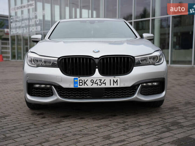 Серый БМВ 7 Серия, объемом двигателя 3 л и пробегом 180 тыс. км за 27000 $, фото 1 на Automoto.ua