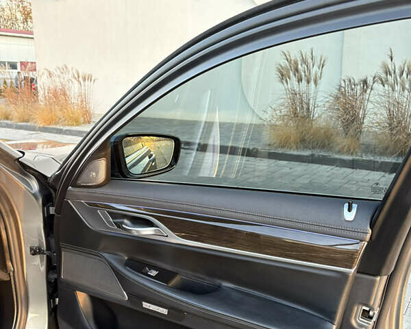 Серый БМВ 7 Серия, объемом двигателя 4.39 л и пробегом 140 тыс. км за 27500 $, фото 43 на Automoto.ua