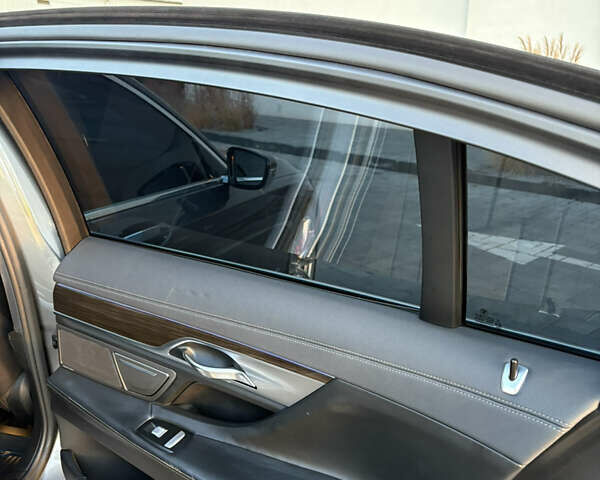 Серый БМВ 7 Серия, объемом двигателя 4.39 л и пробегом 140 тыс. км за 27500 $, фото 45 на Automoto.ua