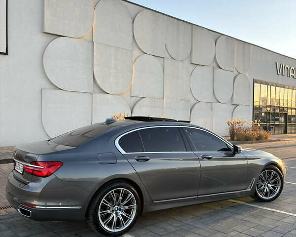 Серый БМВ 7 Серия, объемом двигателя 4.39 л и пробегом 140 тыс. км за 27500 $, фото 2 на Automoto.ua