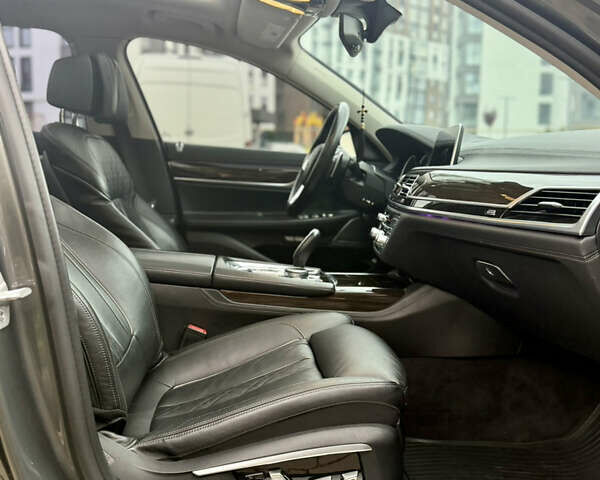 Серый БМВ 7 Серия, объемом двигателя 4.39 л и пробегом 141 тыс. км за 27777 $, фото 24 на Automoto.ua