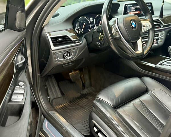 Серый БМВ 7 Серия, объемом двигателя 4.39 л и пробегом 141 тыс. км за 27777 $, фото 22 на Automoto.ua