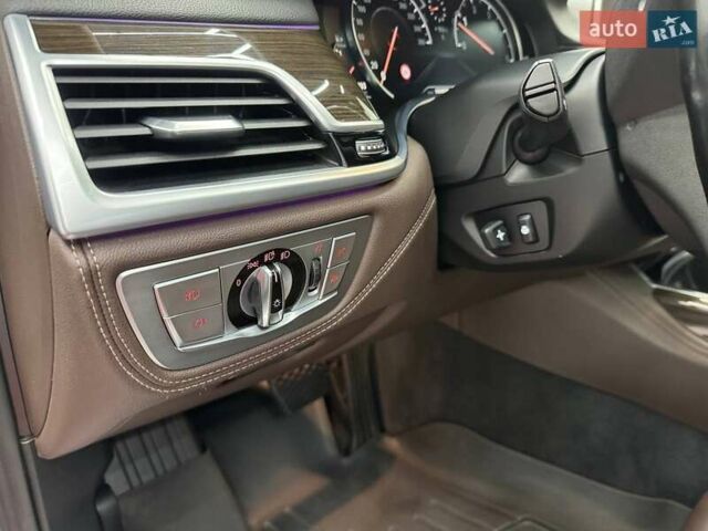 Серый БМВ 7 Серия, объемом двигателя 2.99 л и пробегом 185 тыс. км за 36900 $, фото 9 на Automoto.ua