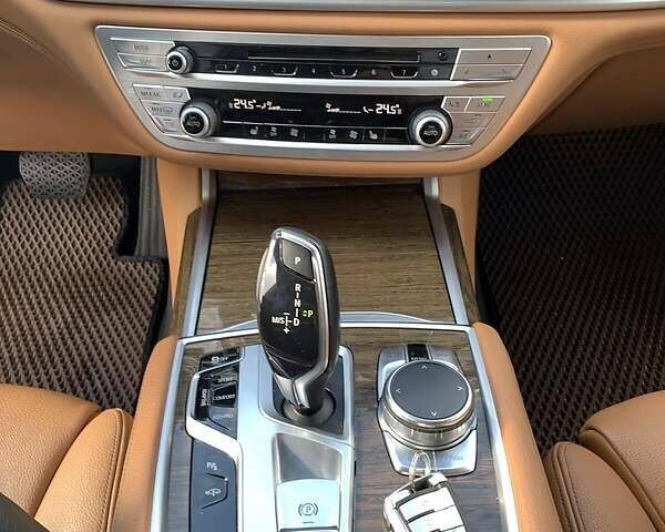 Серый БМВ 7 Серия, объемом двигателя 3 л и пробегом 100 тыс. км за 44000 $, фото 6 на Automoto.ua
