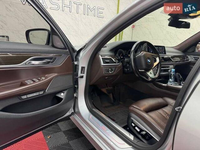 Серый БМВ 7 Серия, объемом двигателя 2.99 л и пробегом 185 тыс. км за 36900 $, фото 15 на Automoto.ua