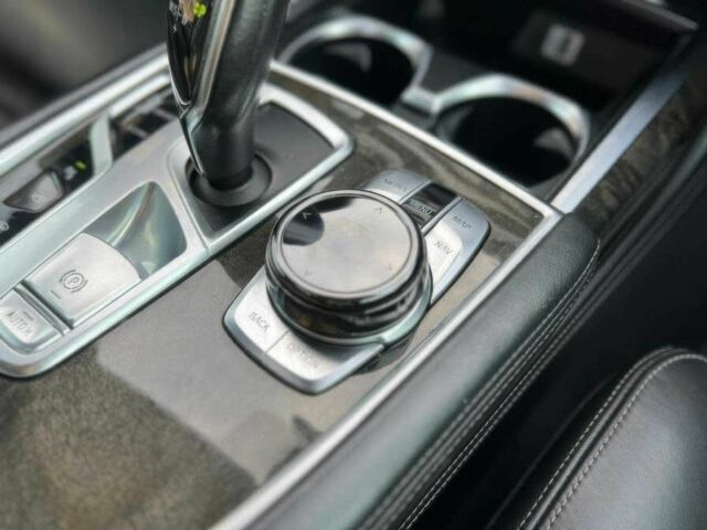 БМВ 7 Серія 2016 у Одесі на Automoto.ua Сірий БМВ 7 Серія, об'ємом двигуна 4.4 л та пробігом 73 тис. км за 8000 $, фото 9 на Automoto.ua